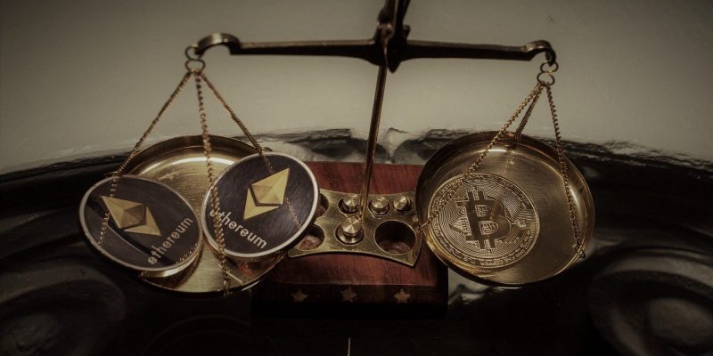 bitcoin et ethereum dans une balance