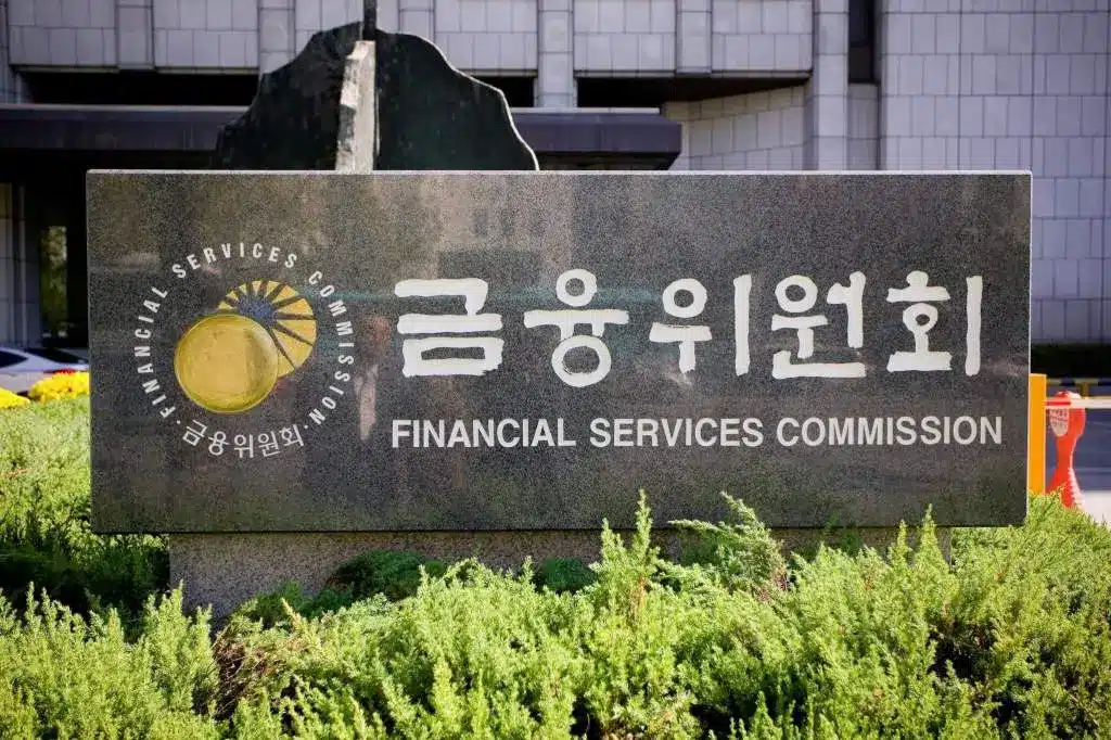 Sign of South Korea's Financial Services Commission surrounded by greenery.